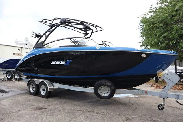 Slide: The Image of Yamaha 255XD - UTOPIA BLUE 2026 - 7