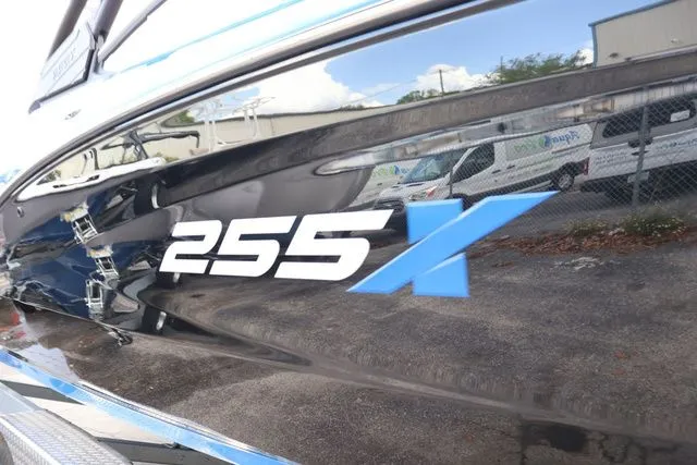 Slide: The Image of Yamaha 255XD - UTOPIA BLUE 2026 - 9