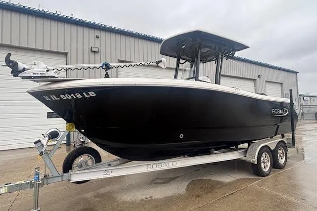 Slide: The Image of 2021 Robalo R230 Center Console boat interior with storage compartments. - 22