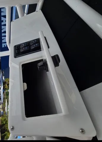 Slide: The Image of Stingray CC 206 2026 - 24