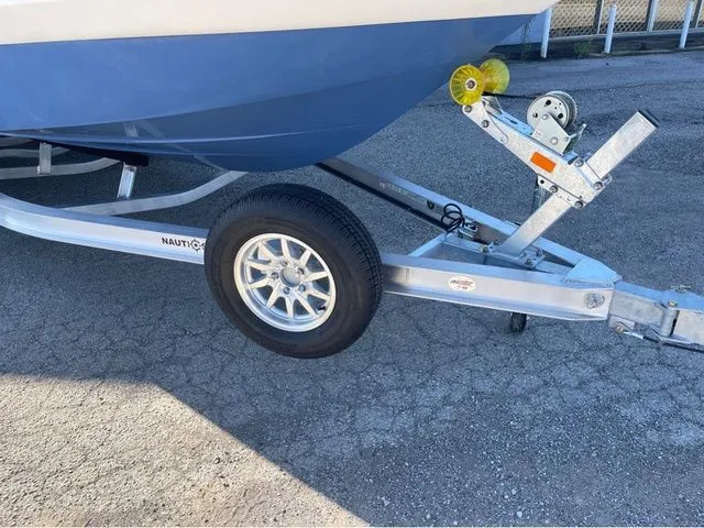 Slide: The Image of NauticStar 231 Hybrid 2026 - 23