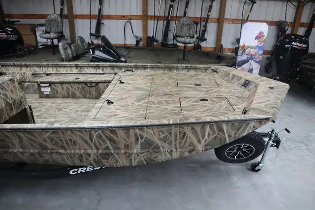 Slide: The Image of Crestliner 2070 Retriever SCHD 2026 - 10