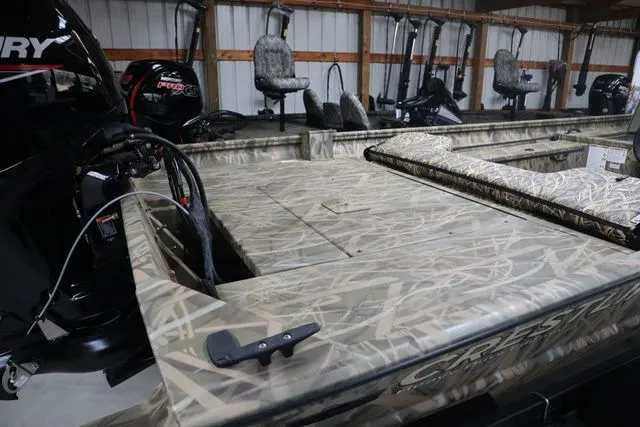 Slide: The Image of Crestliner 2070 Retriever SCHD 2026 - 3