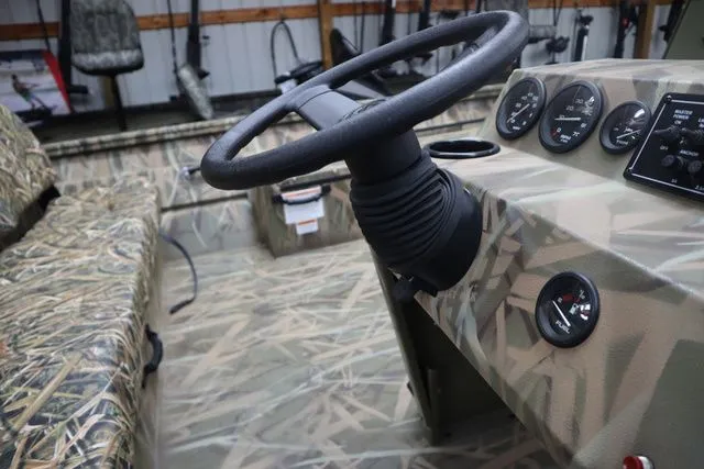 Slide: The Image of Crestliner 2070 Retriever SCHD 2026 - 6