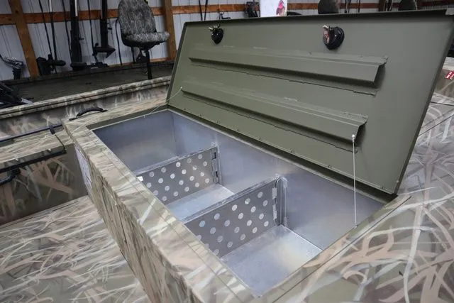 Slide: The Image of Crestliner 2070 Retriever SCHD 2026 - 7