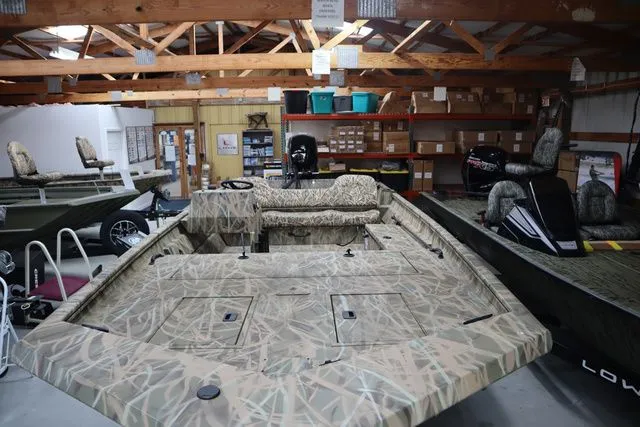 Slide: The Image of Crestliner 2070 Retriever SCHD 2026 - 9