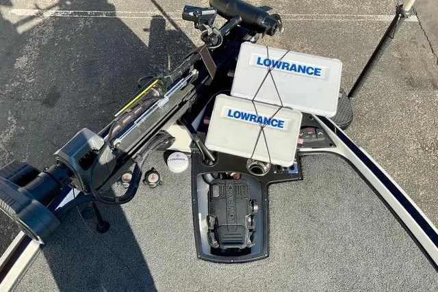 Slide: The Image of 2023 Ranger Z520R boat dashboard with Lowrance electronics and advanced controls. - 14