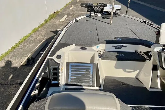 Slide: The Image of 2023 Ranger Z520R Ranger Cup Equipped boat interior with advanced fishing features. - 17