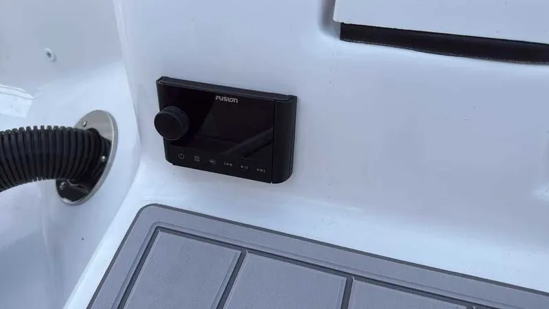 Slide: The Image of Sea Fox 248 Commander 2026 - 5