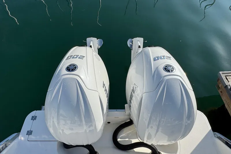 Slide: The Image of Twin Yamaha 200 engines on 2025 Robalo R270 Center Console boat. - 22