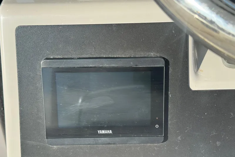 Slide: The Image of Yamaha display on 2025 Robalo R270 Center Console boat dashboard. - 41