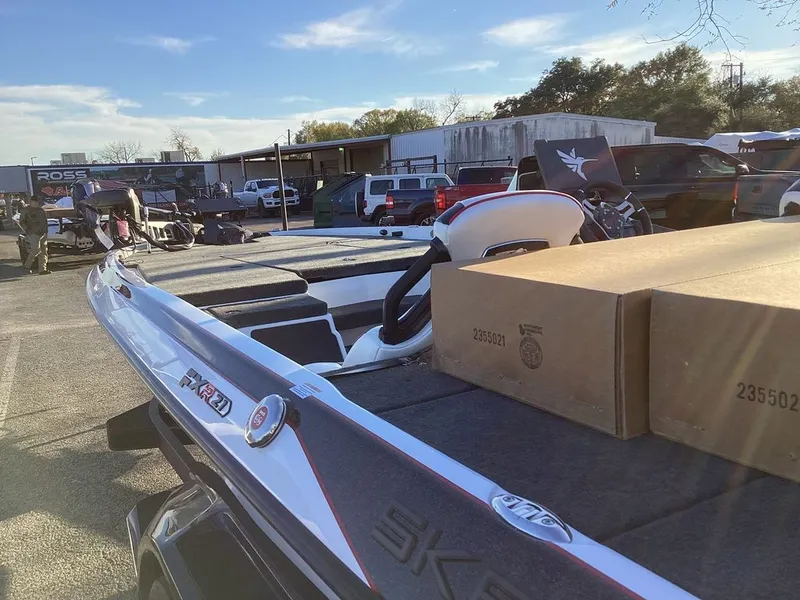 Slide: The Image of Skeeter FXR21 Apex 2026 - 10