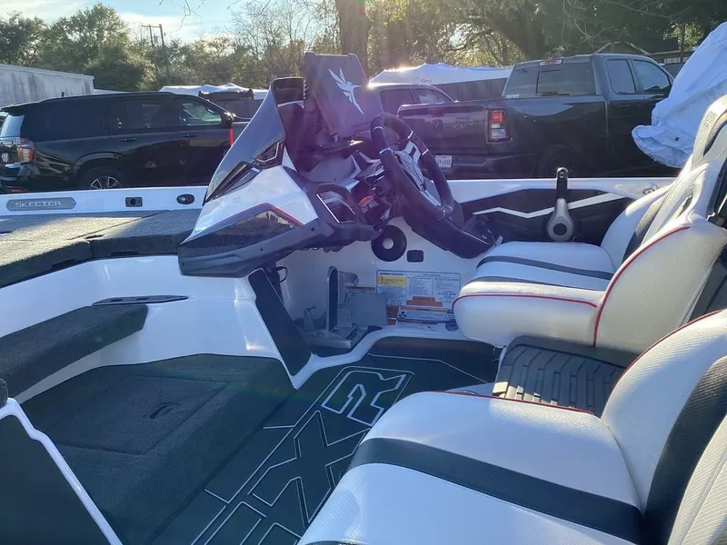 Slide: The Image of Skeeter FXR21 Apex 2026 - 15