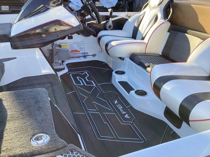 Slide: The Image of Skeeter FXR21 Apex 2026 - 17