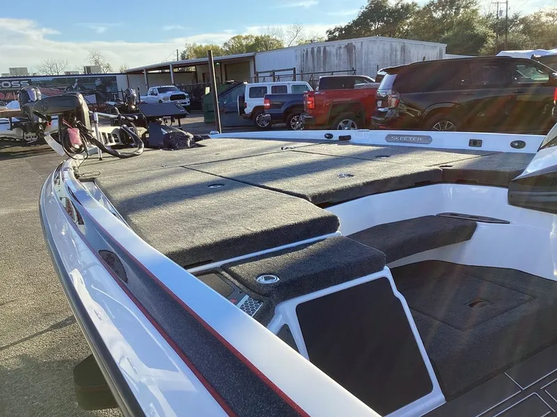 Slide: The Image of Skeeter FXR21 Apex 2026 - 24