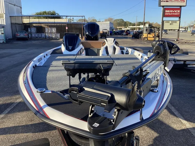 Slide: The Image of Skeeter FXR21 Apex 2026 - 26