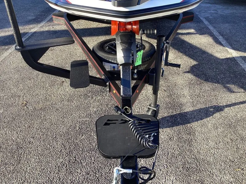 Slide: The Image of Skeeter FXR21 Apex 2026 - 27