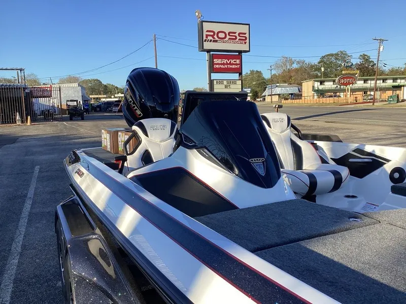 Slide: The Image of Skeeter FXR21 Apex 2026 - 30