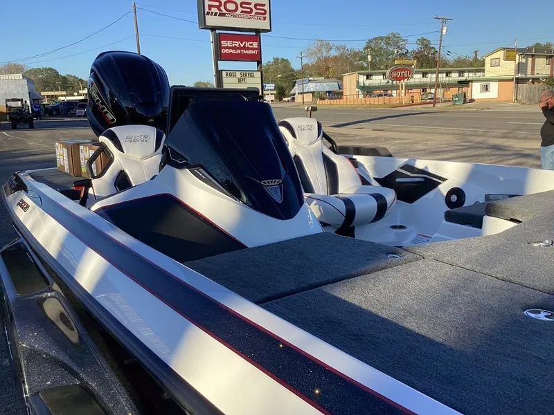 Slide: The Image of Skeeter FXR21 Apex 2026 - 31