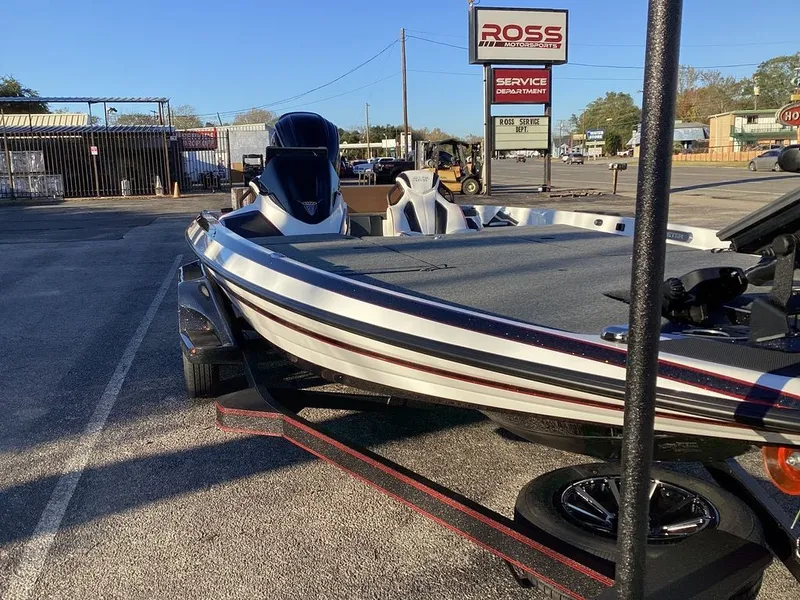 Slide: The Image of Skeeter FXR21 Apex 2026 - 34