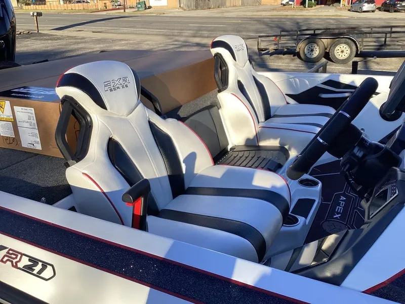 Slide: The Image of Skeeter FXR21 Apex 2026 - 37