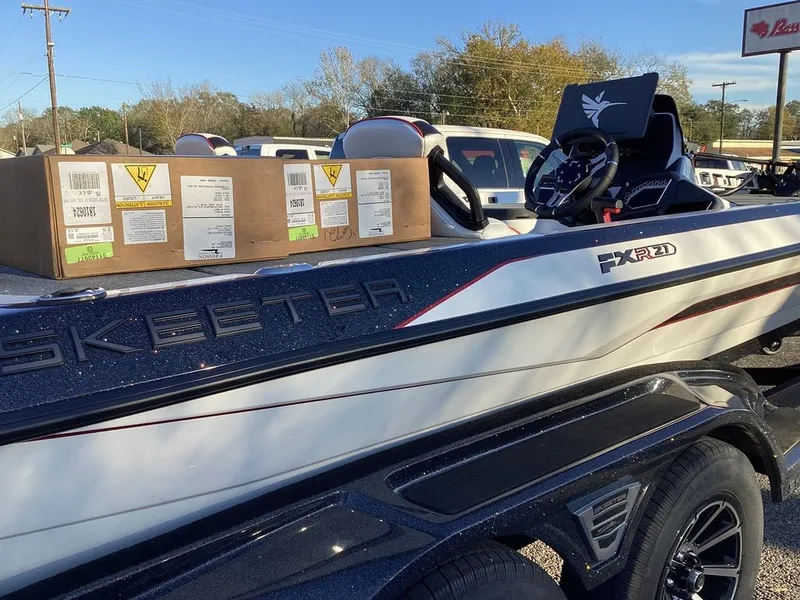 Slide: The Image of Skeeter FXR21 Apex 2026 - 45