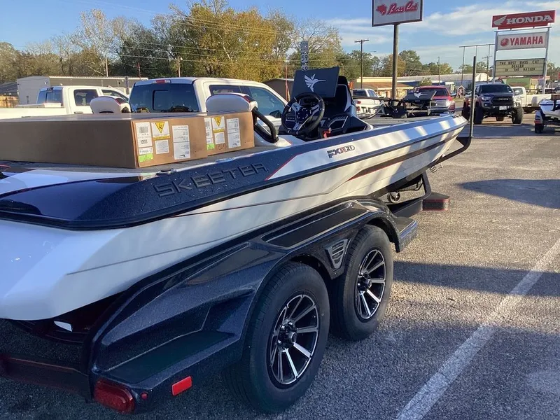 Slide: The Image of Skeeter FXR21 Apex 2026 - 51