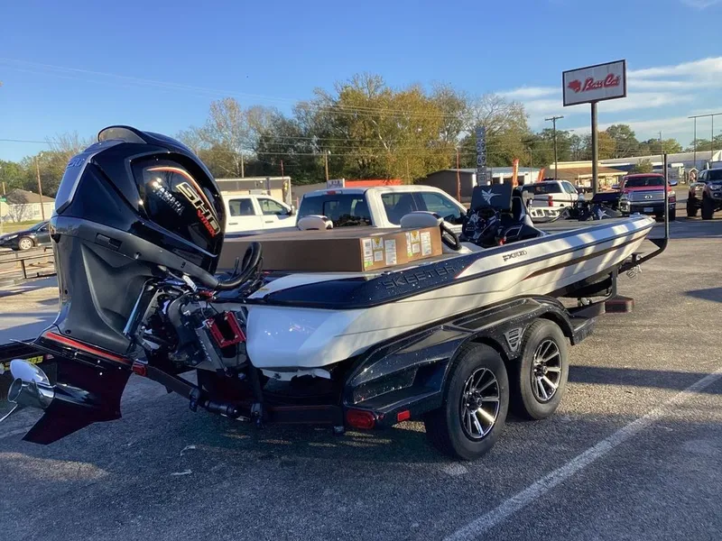 Slide: The Image of Skeeter FXR21 Apex 2026 - 9