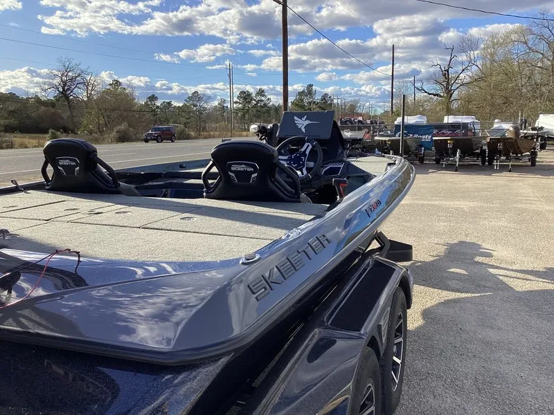 Slide: The Image of Skeeter FXR20 Apex 2026 - 13