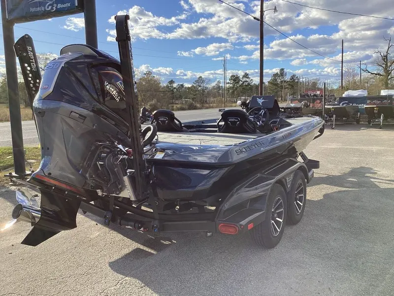 Slide: The Image of Skeeter FXR20 Apex 2026 - 14