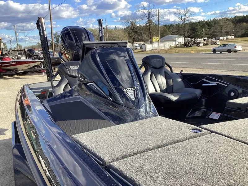 Slide: The Image of Skeeter FXR20 Apex 2026 - 16