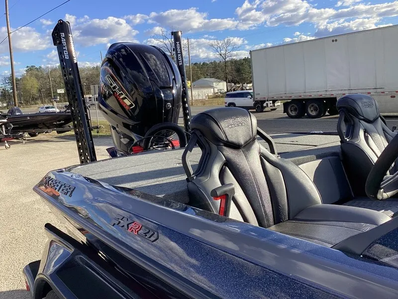 Slide: The Image of Skeeter FXR20 Apex 2026 - 17