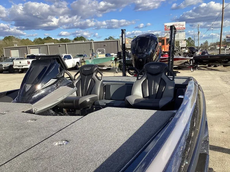 Slide: The Image of Skeeter FXR20 Apex 2026 - 20