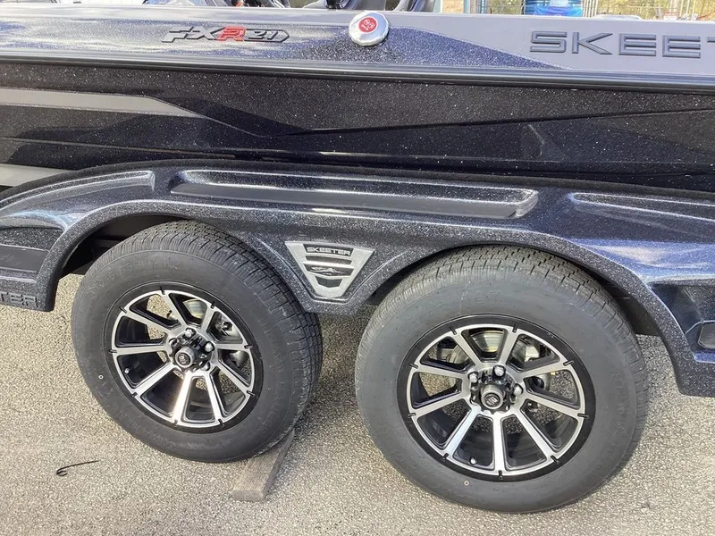 Slide: The Image of Skeeter FXR20 Apex 2026 - 30