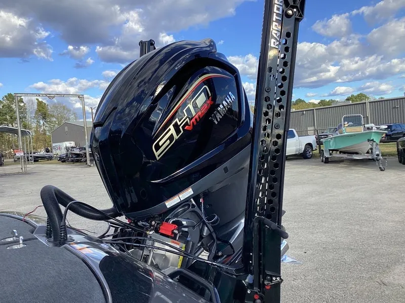 Slide: The Image of Skeeter FXR20 Apex 2026 - 31