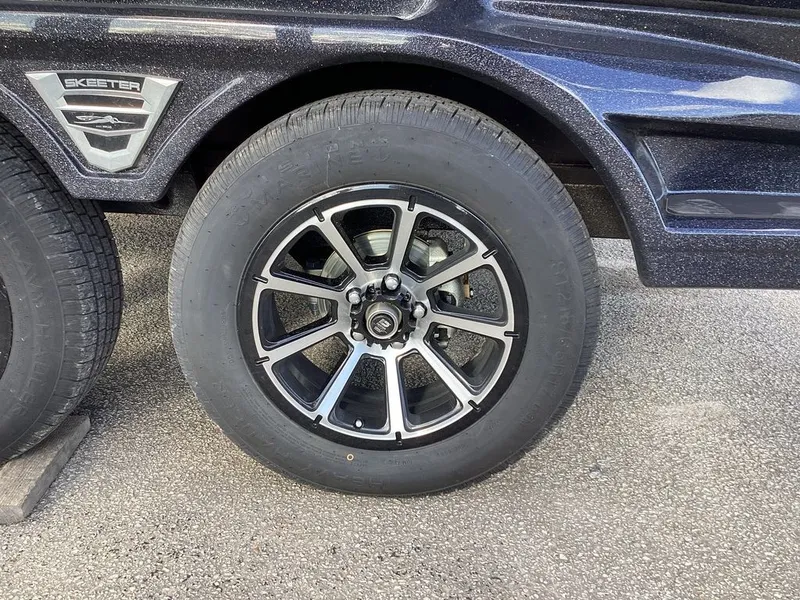 Slide: The Image of Skeeter FXR20 Apex 2026 - 38