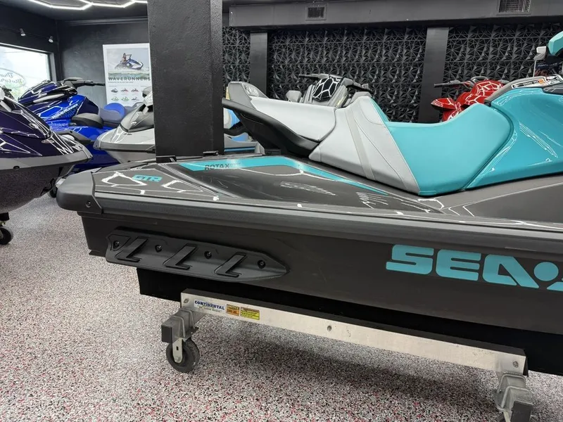 Slide: The Image of Sea-Doo GTR 230 2026 - 5