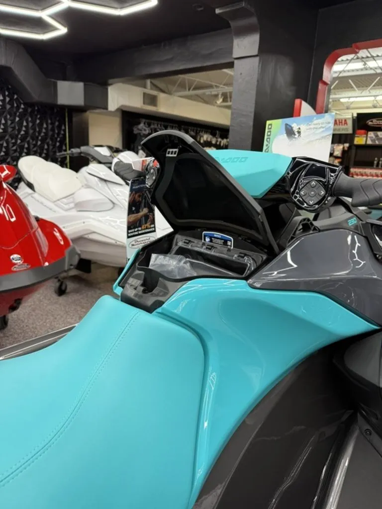 Slide: The Image of Sea-Doo GTR 230 2026 - 7