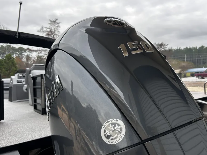 Slide: The Image of Veranda Vista View Series X22RC TRITOON 2026 - 12