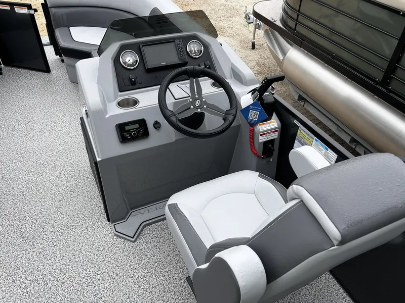 Slide: The Image of Veranda Vista View Series X22RC TRITOON 2026 - 8