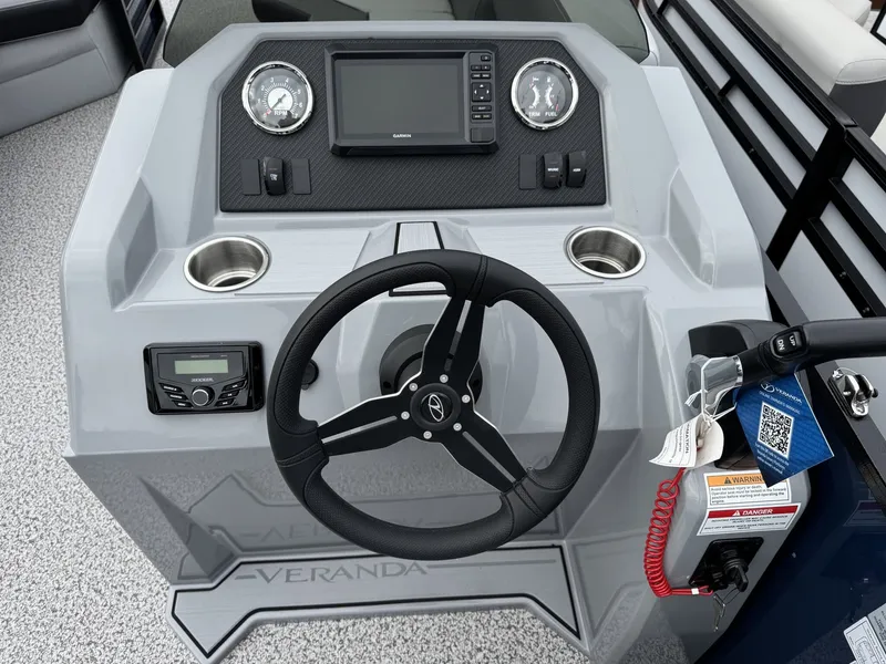 Slide: The Image of Veranda Vista View Series 20RC TRITOON 2026 - 4