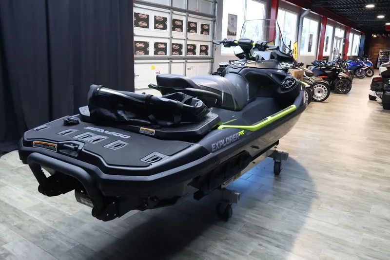 Slide: The Image of Sea-Doo Explorer Pro 170 2026 - 5