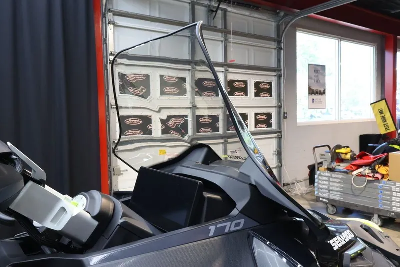 Slide: The Image of Sea-Doo Explorer Pro 170 2026 - 9