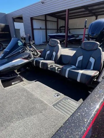 Slide: The Image of Skeeter FX21 2018 - 6