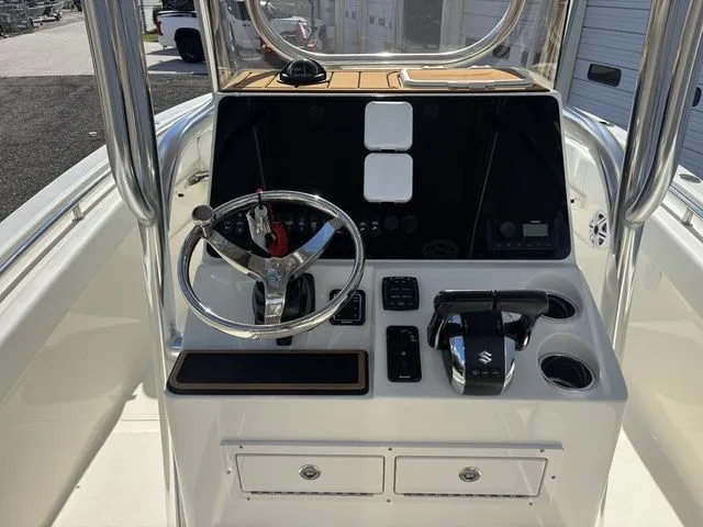 Slide: The Image of Bulls Bay 255 Center Console 2026 - 18