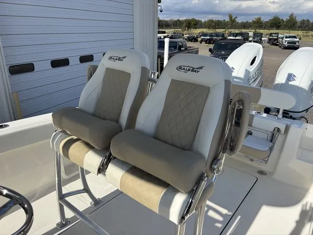 Slide: The Image of Bulls Bay 255 Center Console 2026 - 30