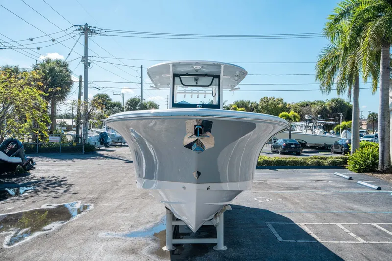 Slide: The Image of Sea Hunt ULTRA 305 CB 2026 - 7