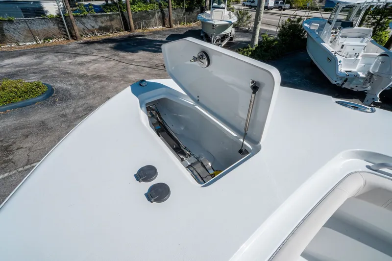 Slide: The Image of Sea Hunt ULTRA 305 CB 2026 - 26