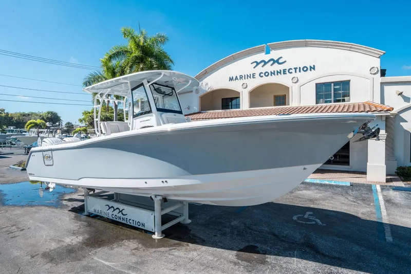 Slide: The Image of Sea Hunt ULTRA 305 CB 2026 - 8