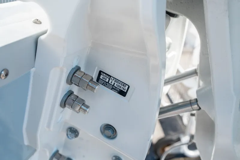 Slide: The Image of Sea Hunt ULTRA 305 CB 2026 - 29